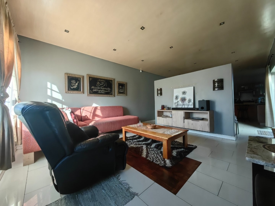 8 Bedroom Property for Sale in Belgravia Western Cape